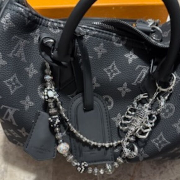 High Quality Fashion Top Handle Bag-Stunning in Gorgeous BLACK with Silver 30cm! - Picture 4 of 14